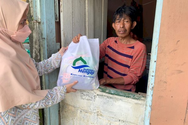 Andalan Mengaji Berbagi 100 Paket Sembako ke Warga Membutuhkan di Makassar