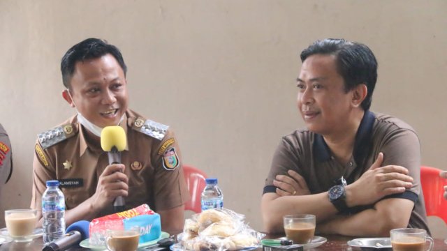 Anggota DPR RI Rapsel Ali bersama Camat Tallo Makassar Alamsyah.