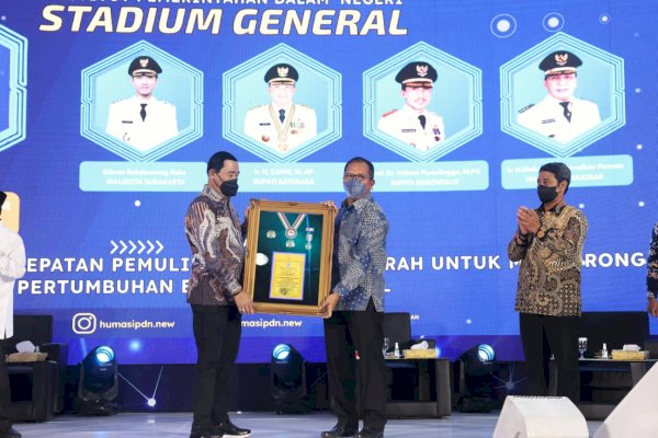 Danny Pomanto Terima Penghargaan Kartika Pamong Praja Muda Dari IPDN