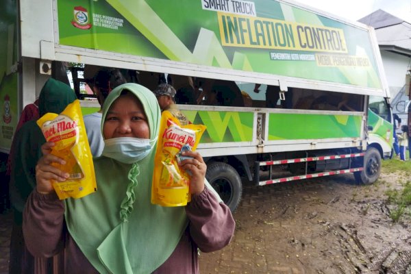 Operasi Pasar Minyak Goreng, Warga Makassar: Terima Kasih Dinas Perdagangan Makassar!