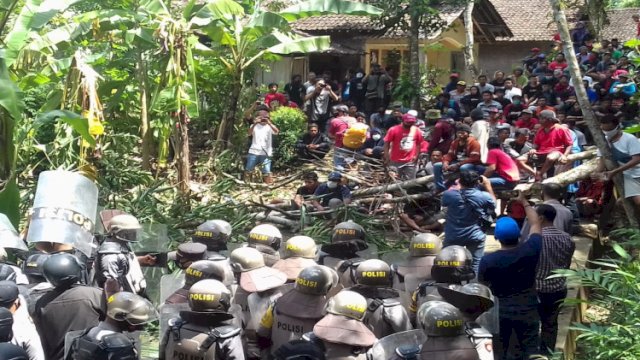 Desa Wadas Jateng Mencekam, akibat adanya penolakan tambang.