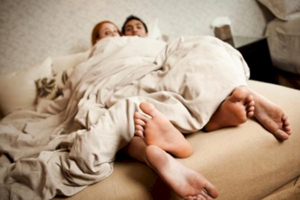 Edan, Lewat Tarian Erotis Bu Guru Ajak Muridnya Berhubungan Seks di Hotel