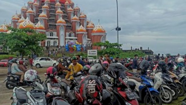 Marak Preman Berlagak Juru Parkir di CPI Makassar.(F-INT)