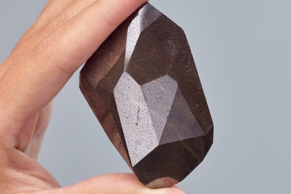 WoW! Berlian Hitam Berumur 1 Miliar Tahun Laku Seharga Rp61,7 Miliar