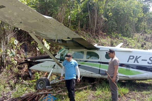 Pesawat Pilatus Tergelincir di Papua, Ban Masuk Parit dan Baling-baling Tabrak Pemukiman Warga