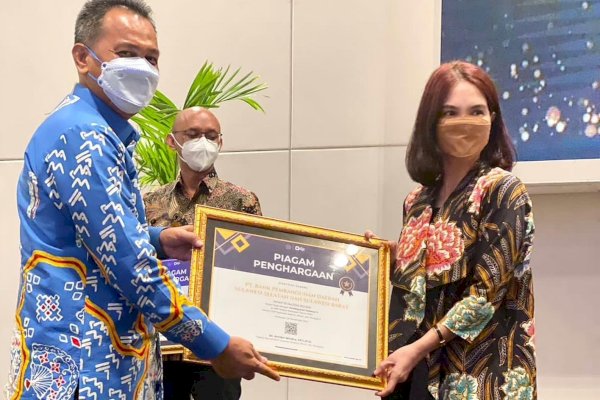 Kontribusi Pajak Terbesar, Bank Sulselbar Raih Penghargaan