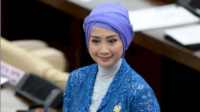 Desy Ratnasari. (F-INT)