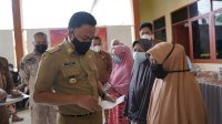 Bupati Ilham Azikin Salurkan Bantuan untuk 68 Korban Angin Kencang Bantaeng