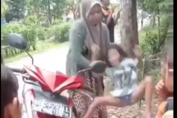Dituding Curi Uang, Emak-Emak Berdaster di Gowa Banting Bocah Perempuan hingga Merintih Kesakitan