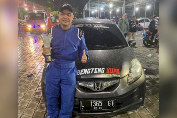 Mantap! Pembalap Benteng Kupa Sport IMI Sulsel Arfah Yusuf Sabet Dua Trofi Kerjurnas Drag Race Surabaya