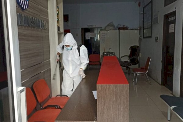 Omicron Kian Merebak di Tengah Masyarakat, PD Parkir Makassar Lakukan Penyemprotan Desinfektan