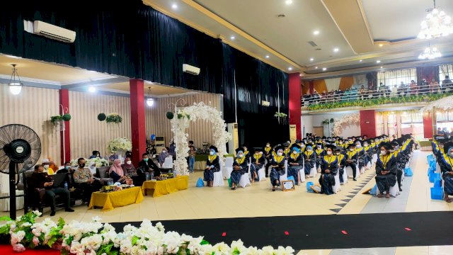 STIKES Bhakti Pertiwi Gelar Wisuda Ke XIII