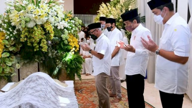Jokowi Takziah ke Rumah Almarhum Arifin Panigoro.(F-INT)