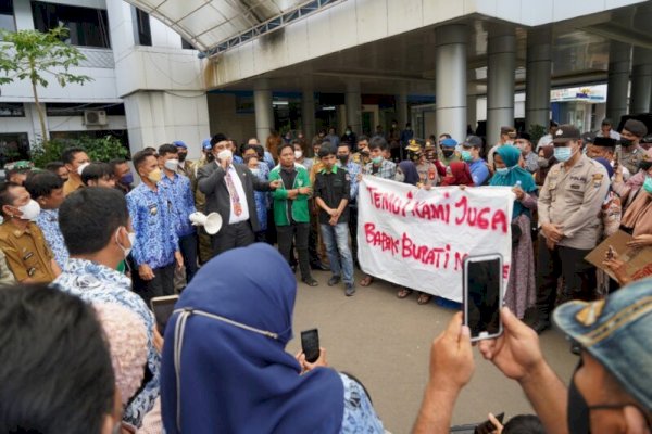 Bupati Maros Chaidir Syam Bahas Relokasi Pedagang di Pasar Turikale