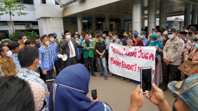 Bupati Maros Chaidir Syam Bahas Relokasi Pedagang di Pasar Turikale