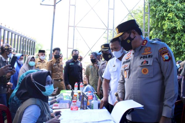 Bupati-Sekda Dampingi Kapolda Pantau Vaksinasi Massal di Takalar