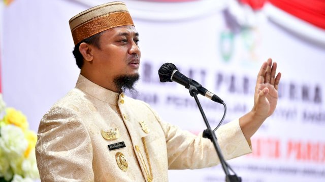 Andi Sudirman Serahkan Rp30 Miliar Bantuan Keuangan Daerah.