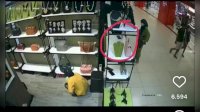 Wanita di Makassar Curi Handphone di Mall, Ada yang Kenal? 