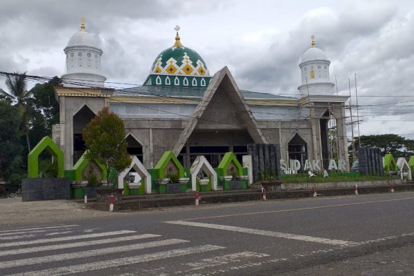 Pemprov Sulsel Beri Bantuan Hibah ke Sejumlah Sarana Ibadah