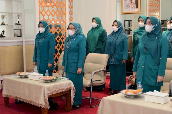 Ketua TP PKK Palopo Utia Sari Judas Ikuti Peringatan HKG