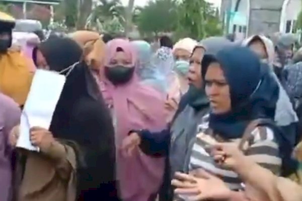 Miris, Warga Pinrang Sulsel Di-prank Pembelian Minyak Goreng Murah