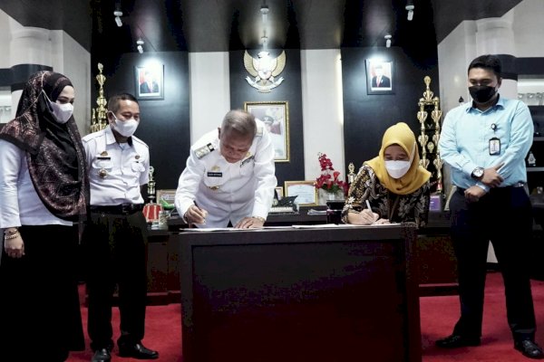 Salurkan Beras Ke ASN, Bupati Luwu Basmin Mattayang Jalin Kerjasama dengan Perum Bulog