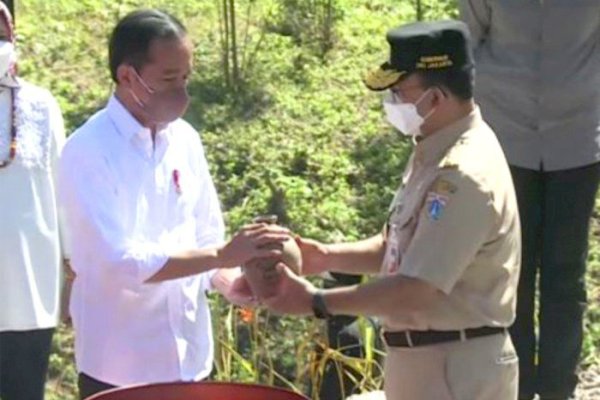 Jokowi Pimpin Ritual Penyatuan Tanah-Air 34 Provinsi di IKN Nusantara, Gubernur Anies yang Pertama
