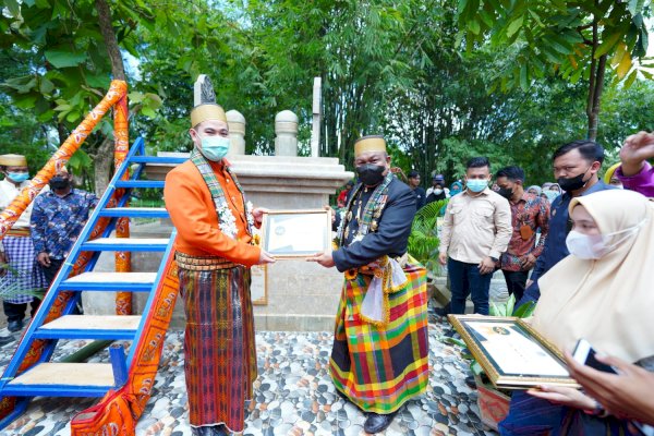 Bupati Pangkep Yusran-Bupati Andi Fahsar Ziarah ke Makam Raja Bone di Kampung Siang