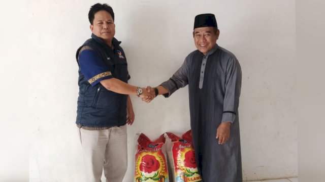 Kader NasDem Sinjai Sulsel Turun Berbagi Jumat Berkah.