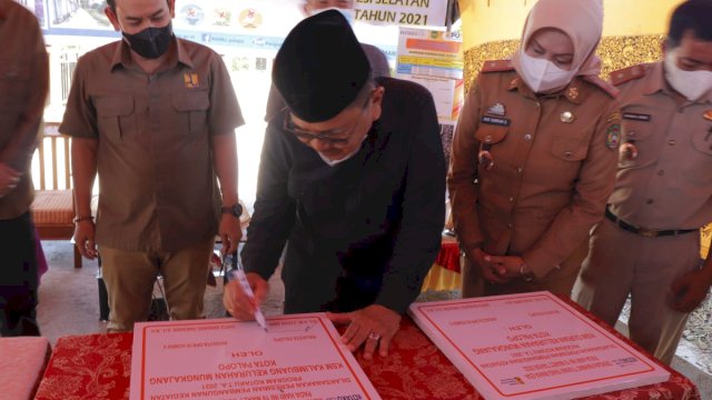 Walikota Judas Amir.