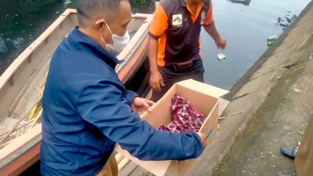 Diduga Hasil Hubungan Gelap Bayi Laki-laki Tega Dibuang Orang Tuanya di Kanal Makassar.