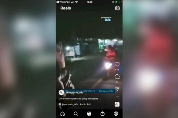 VIDEO: Geng Motor ‘Paramex’ Berkeliaran di Jeneponto Bawa Sajam-Busur Panah Ancam Warga