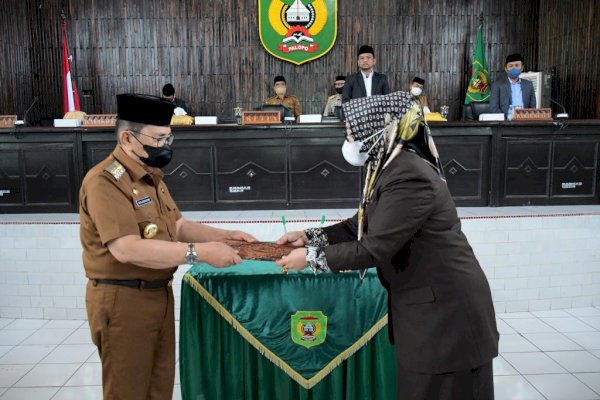 Walikota Palopo Judas Amir Terima Draft Program Pembentukan Perda 2022