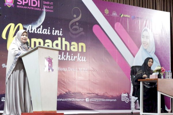 Masyaa Allah! Tabligh Akbar SPIDI Hadirkan Ustadzah Oki Setiana Dewi