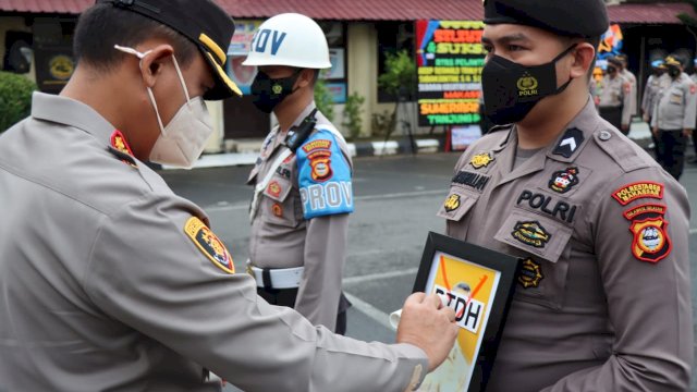 Dua Personil Polrestabes Makassar Dipecat.