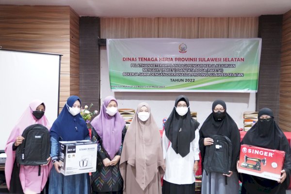 Ketua Dekranasda Sulsel Buka Pelatihan Keterampilan Bagi Pencari Kerja