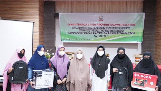 Ketua Dekranasda Sulsel Buka Pelatihan Keterampilan Bagi Pencari Kerja.