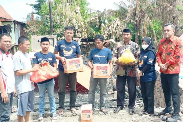 Jumat Berkah, NasDem Jeneponto Salurkan Bantuan Bagi Warga Korban Kebakaran