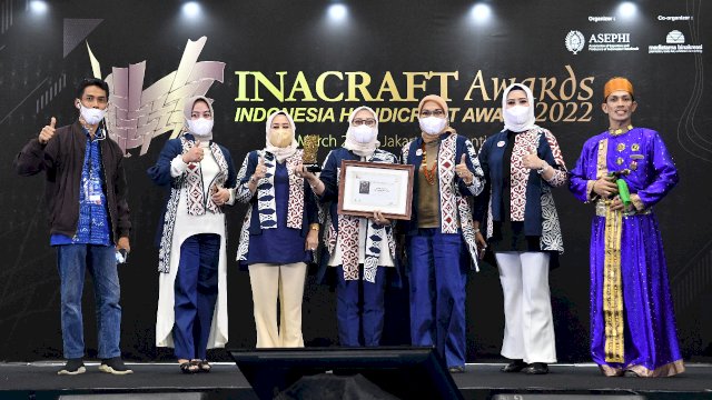 Tampilkan Konsep Rumah Tongkonan Di Inacraft Jakarta, Stand Dekranasda Sulsel Jadi Stand Terbaik.