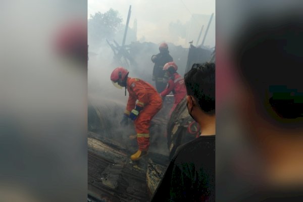 Terbakar Hebat, Sebuah Rumah di Makassar Rata dengan Tanah