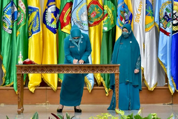Tri Tito Karnavian Lantik Naoemi Octarina Sebagai Ketua TP PKK Sulsel