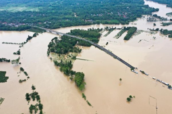 Banjir Bandang Disertai Lumpur Terjang 2 Desa di Banyumas Jateng
