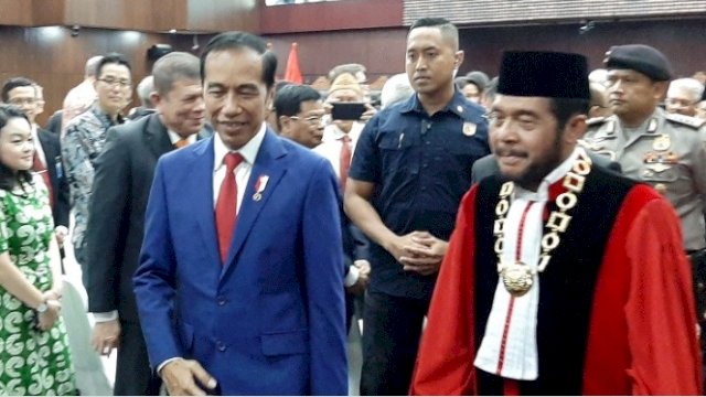 Ketua MK Anwar Usman bersama Presiden Jokowi.(F-INT)