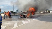 Hati-Hati! Ada Mobil Terbakar di Ruas Tol Jagorawi KM 42