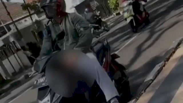 Ilustrasi Pria Pamer Alat Kelamin.(F-INT)