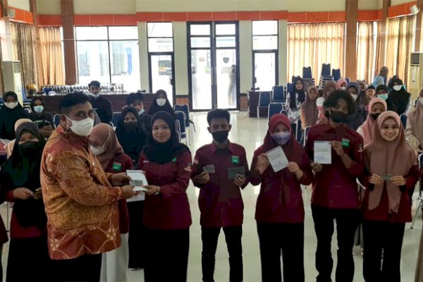 Ratusan Mahasiswa Dapat Bantuan Beasiswa dari Pemkab Maros