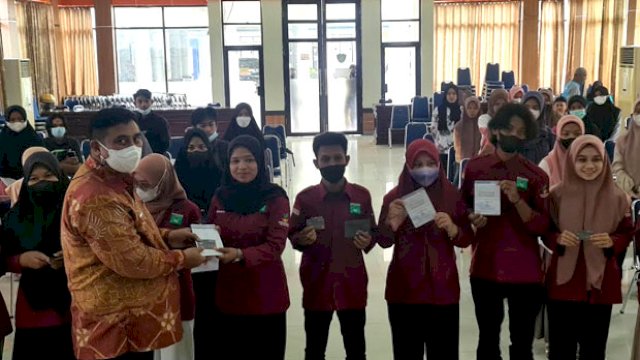 Ratusan Mahasiswa Dapat Bantuan Beasiswa dari Pemkab Maros