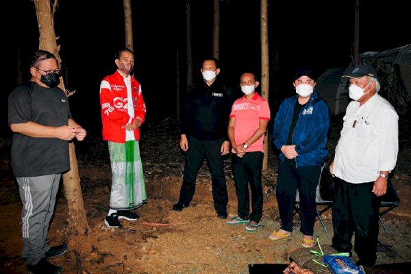 Begini Momen Suasana Malam Jokowi Saat Berkemah di IKN, Sarungan dan Pakai Jaket