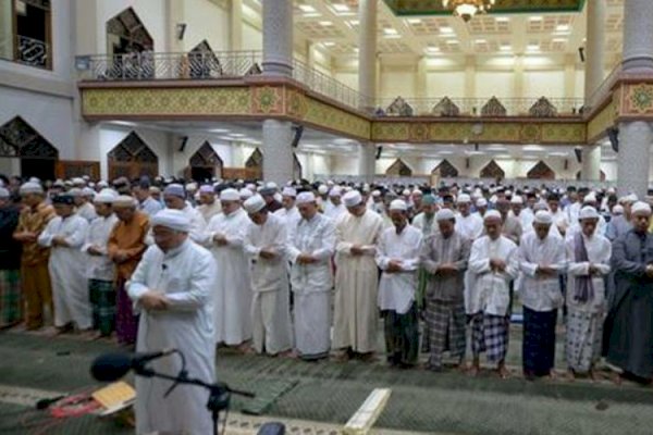 Alhamdulilah, MUI Sebut Shaf Sholat Bisa Dirapatkan Kembali