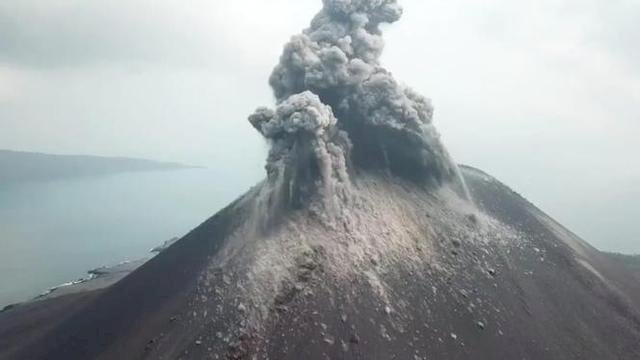 Ilustrasi Gunung Anak Krakatau Erupsi.(F-INT)